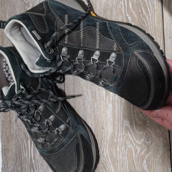 Dansko dark blue suede and gray mesh hiking boots. Waterproof. Size 9.5 - Picture 10 of 12